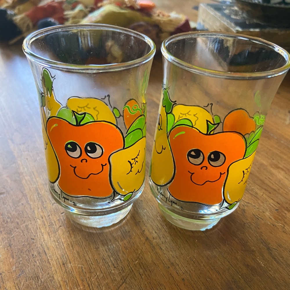 2 vintage Nancy Lynn Fruit Design Juice Glasses